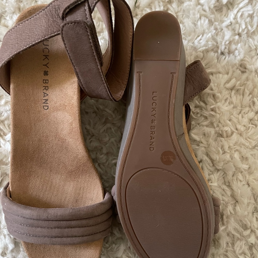 Platform Sandals - Picture 2 of 4